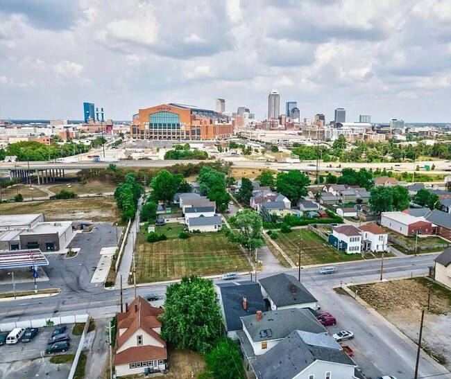 Aerial Northward facing - 305 W Morris St