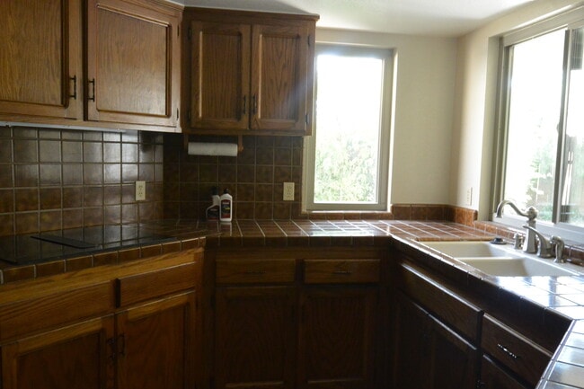 Foto del edificio - 1933 S Royal Oaks Dr