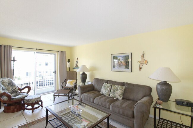 Building Photo - Bahia Vista, L279