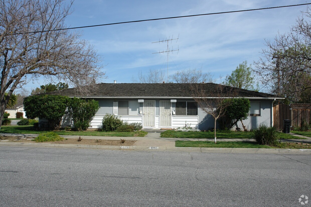 Foto del edificio - 1230 Phelps Ave