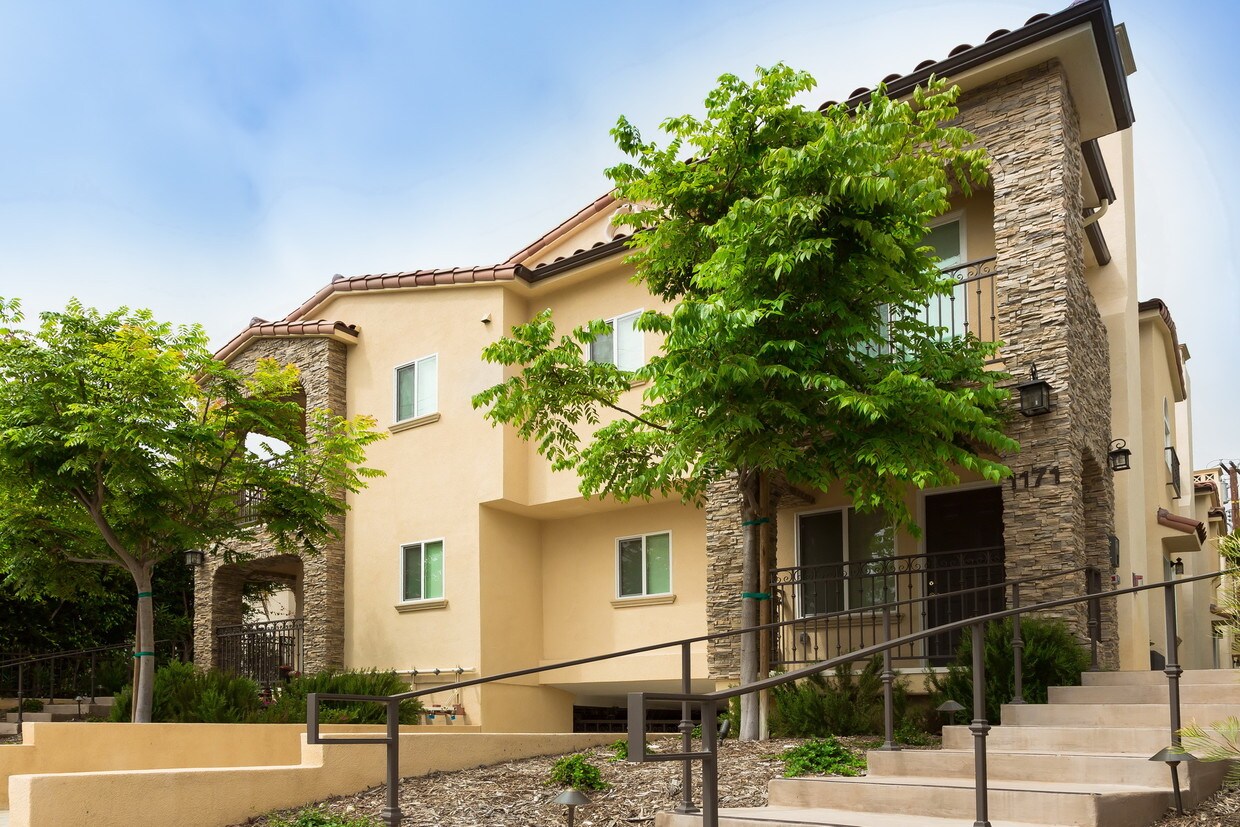 Primary Photo - Franklin Townhomes