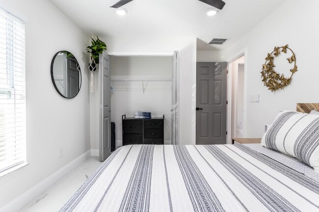 Foto del edificio - 1414 E Harding St