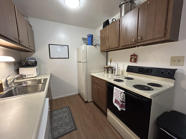 1BR, 1BA - Sun Bay Apartments