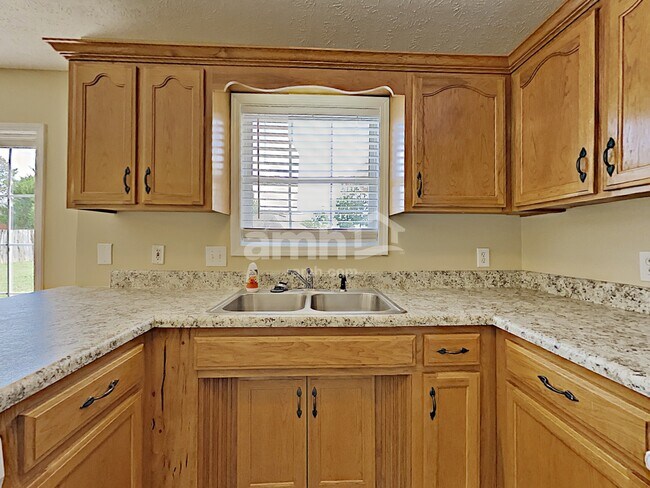 Foto del edificio - 9009 Lomond Dr