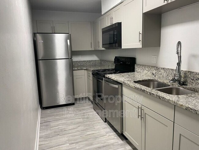 Building Photo - 1127 Cape Coral Pkwy W