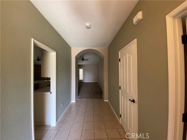 Foto del edificio - 28 Sunnyside Dr