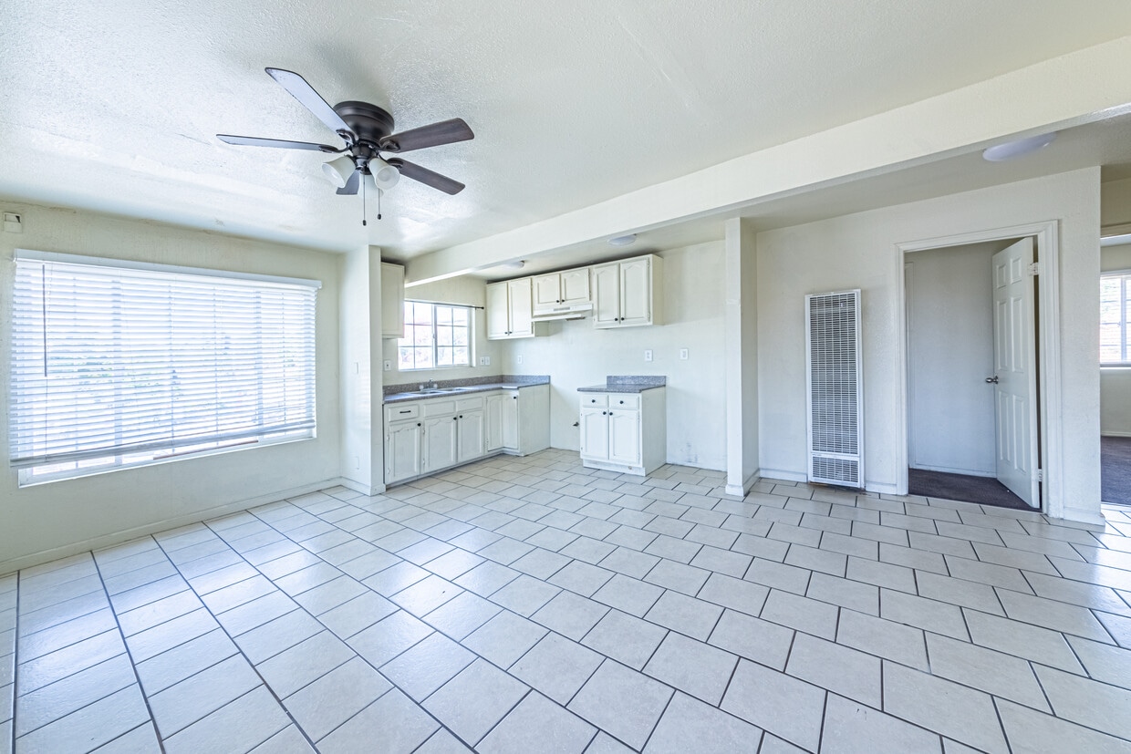 Photo - 11688 S Central Ave (Los Angeles, CA)