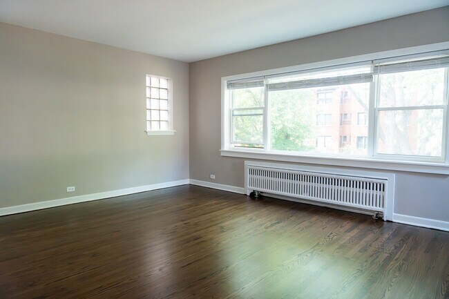 Building Photo - 1843 W Lunt Ave