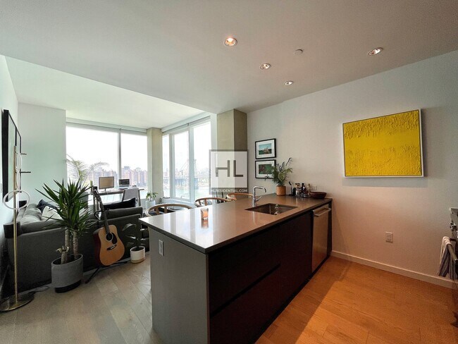 Building Photo - Gorgeous 2 Bed 2 Bath + W/D | Kent Avenue,...