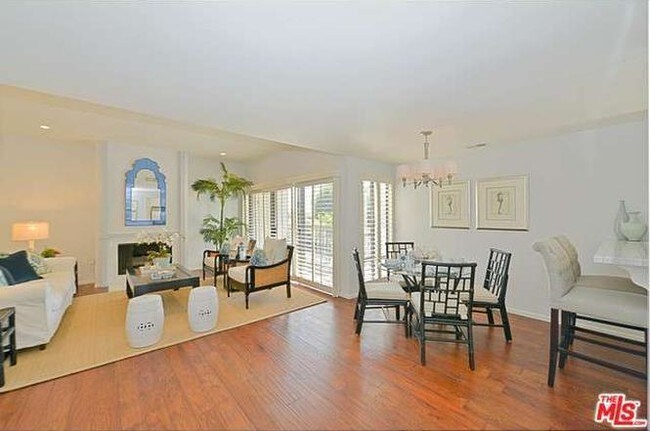 Living room/dining room - 2909 Arizona Ave