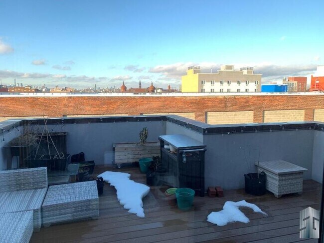 Foto del edificio - 2 bedroom in BROOKLYN NY 11216