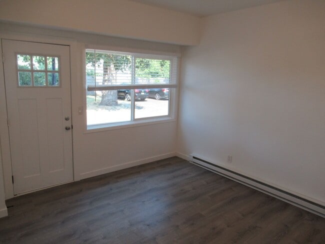 Building Photo - Total Remodeled One Bedroom