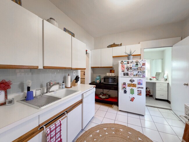 Foto del edificio - 2136 N Clifton Ave