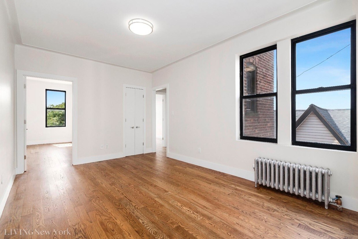 Primary Photo - 221 E 5th St