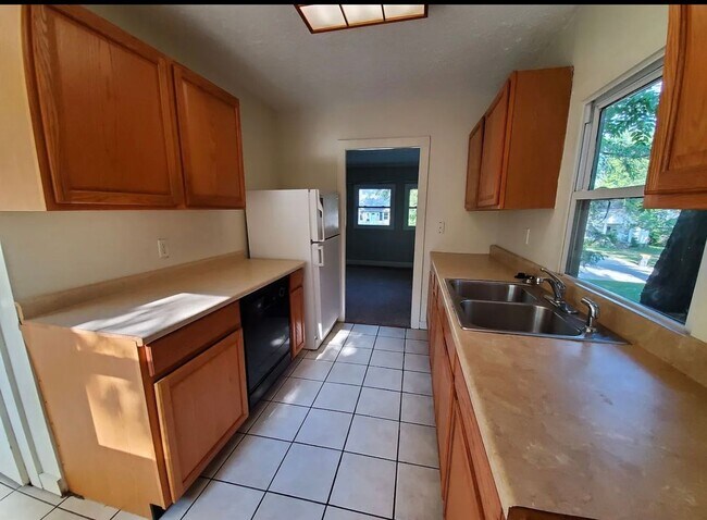 Building Photo - Jacobs school of music - 3BR