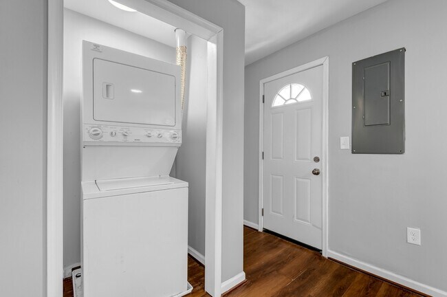 Building Photo - 2103 Chelsea Terrace