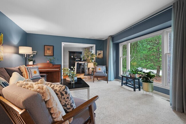 Building Photo - Welcome to your dream home at 714 Emory Dr.