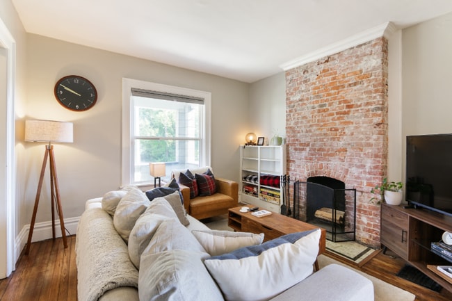 Building Photo - 893 E Whittier St