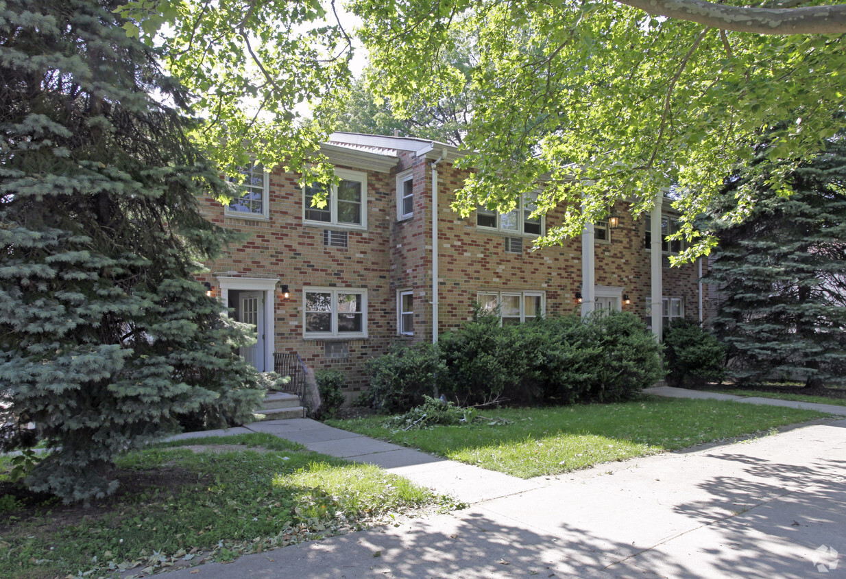 Building Photo - Manor Heights
