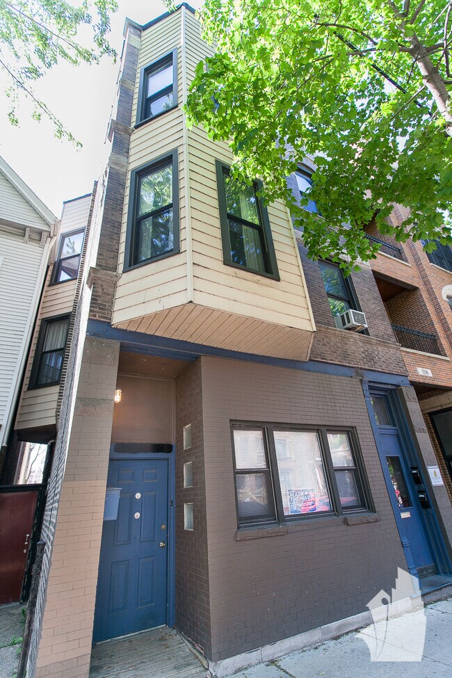 Foto del edificio - 3336 N Sheffield Ave