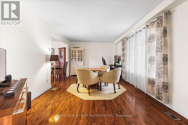 Building Photo - 8 Lakeview Heights