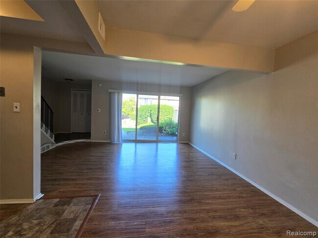 Foto del edificio - 30107 Lorraine Ave
