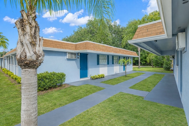 Building Photo - Uptown Villas 68