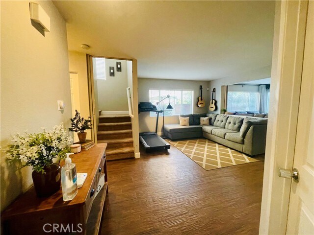 Foto del edificio - 924 Primrose Ln