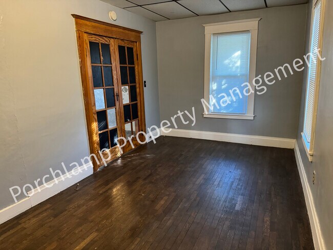 Foto del edificio - 749 Spencer St NE