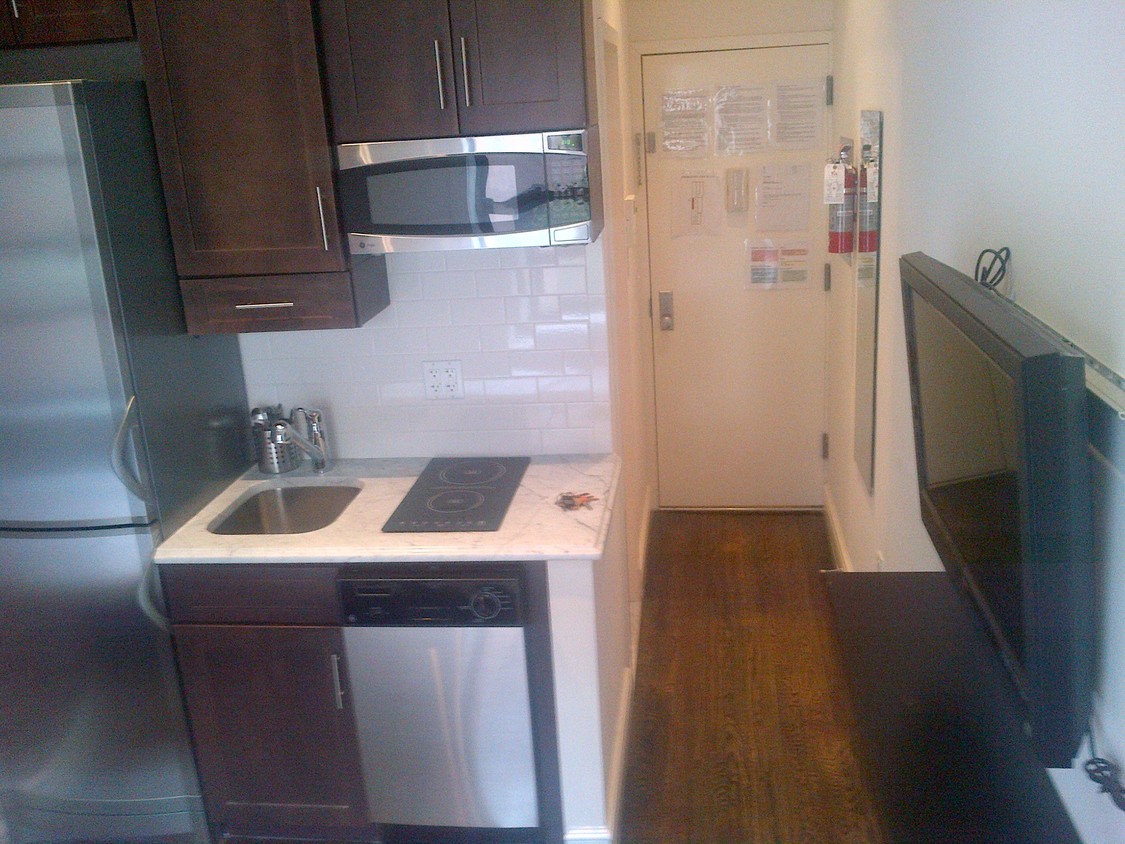 Building Photo - 401 W 14th St