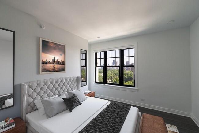 Building Photo - 2357 N Lincoln Park W
