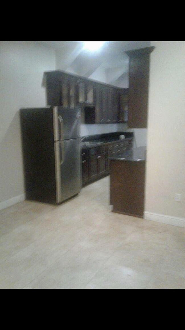 Foto del edificio - 2425 Hunter St