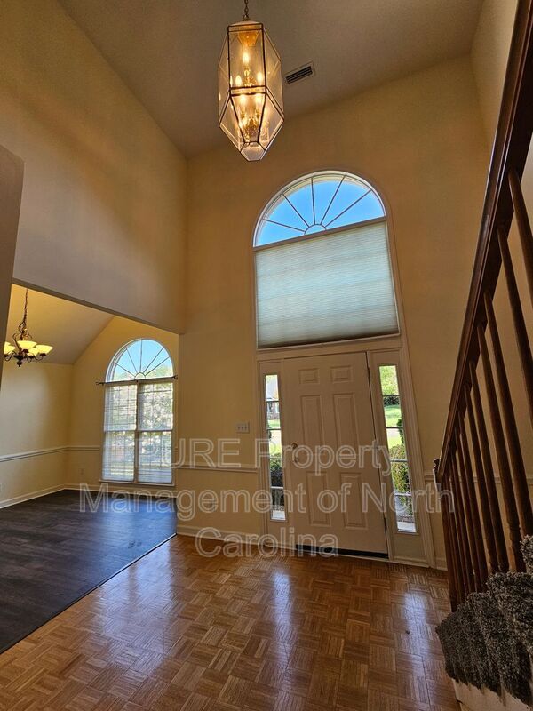 Foto del edificio - 151 Woodfern Pl