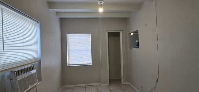 Building Photo - 2355 NE 135th Ter