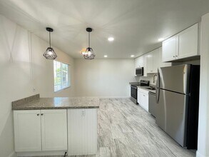Building Photo - 134 N Poplar Ave