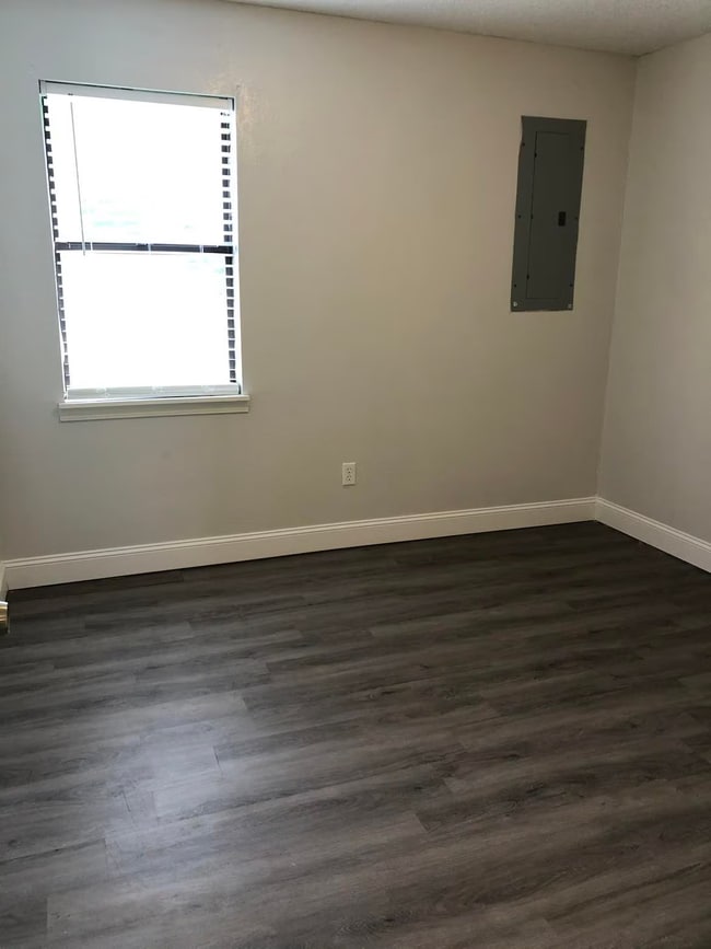 Foto del edificio - 357 E Main St