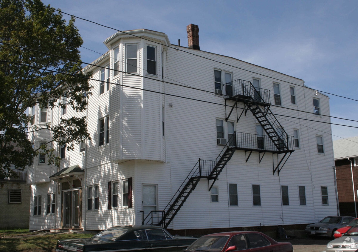 Building Photo - 216-222 Middlesex Ave