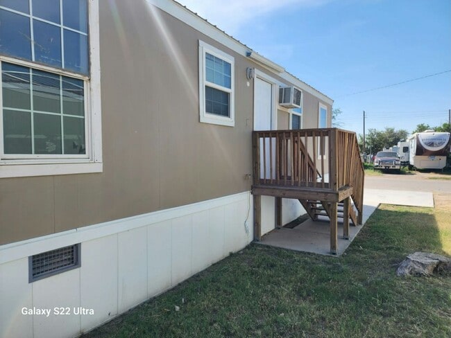 Building Photo - 1132 Gary Terrace