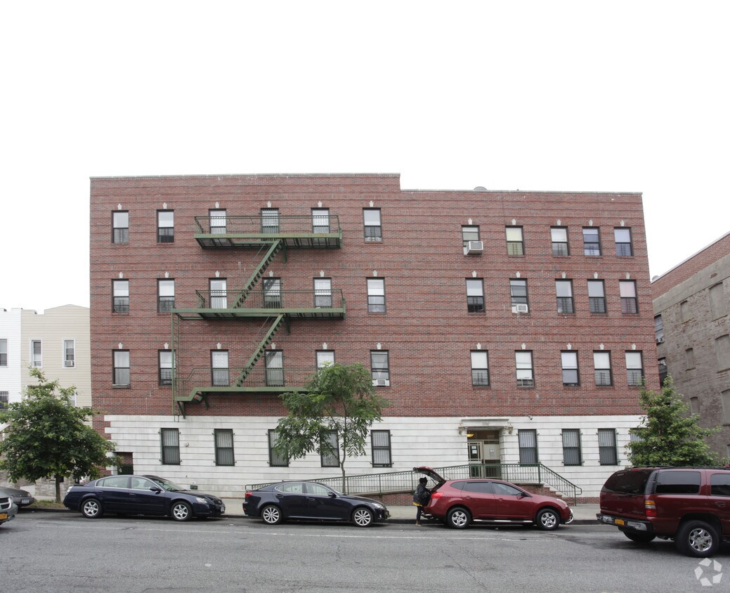 Building Photo - 2026 Pacific St