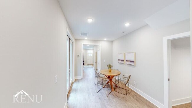 Foto del edificio - 2351 E 19th St