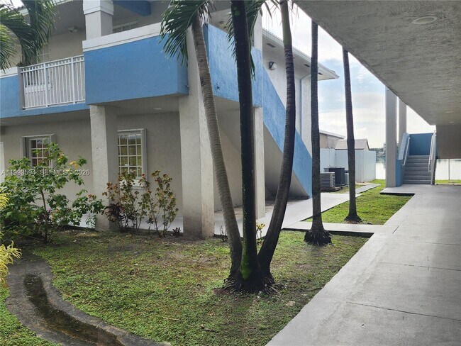Foto del edificio - 8360 NW 103rd St