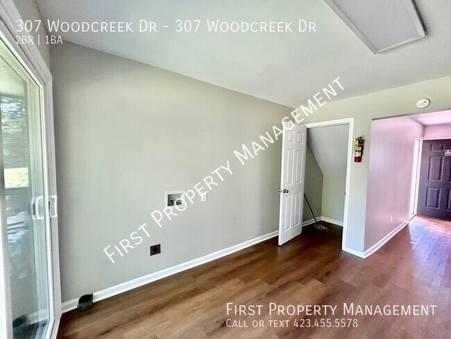Foto del edificio - 307 Woodcreek Rd