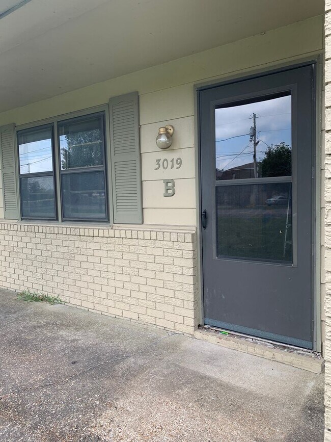 Building Photo - 3019 Dayton Ave