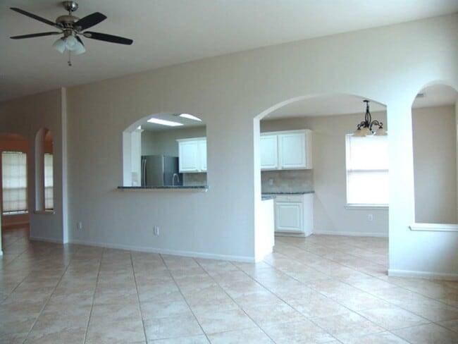 Building Photo - 4915 Lochman Ln