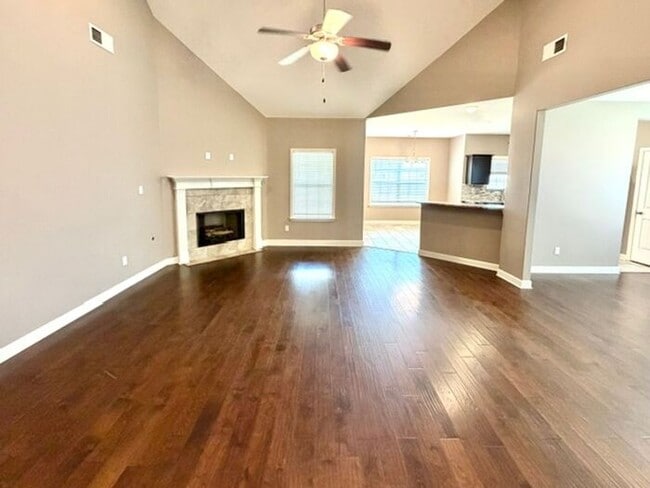 Building Photo - Now Leasing a 4 bedroom 3 bath home in Olive Branch