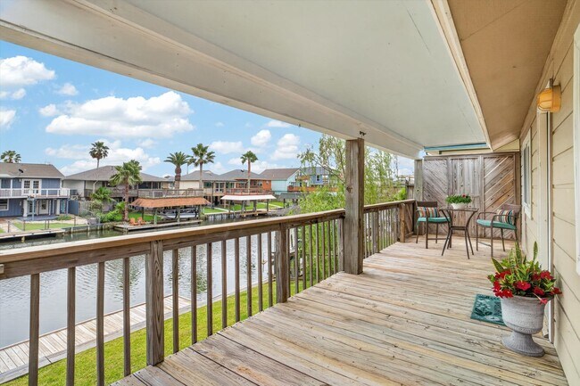 Building Photo - 505 Pompano St
