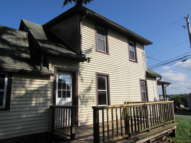 Foto del edificio - Home in the Country with Laundry Connections!