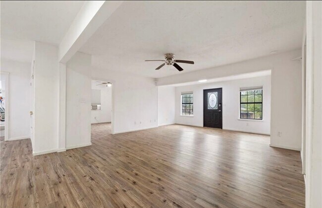 Foto del edificio - $1500 move-in special