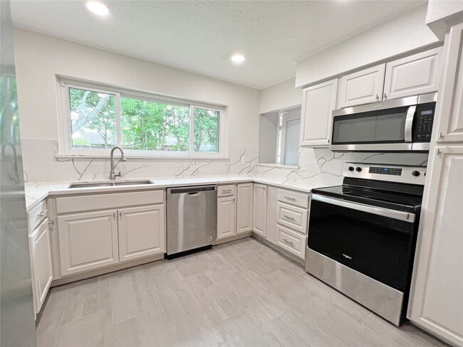 Building Photo - 6210 Creekside Ln