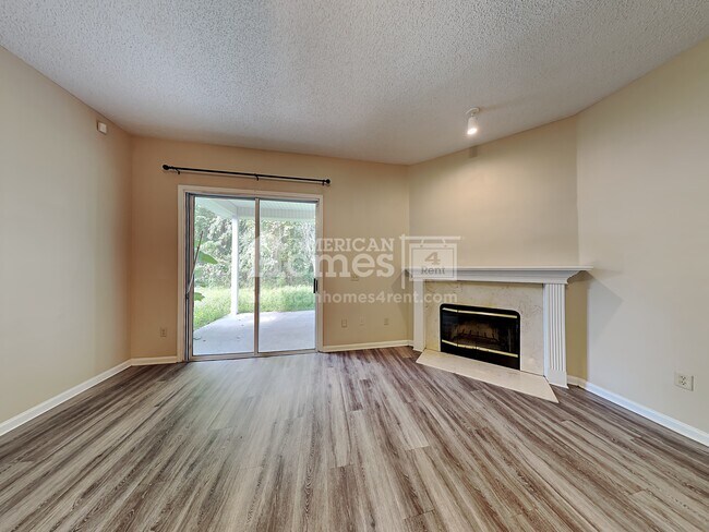 Building Photo - 685 Mackenzie Circle